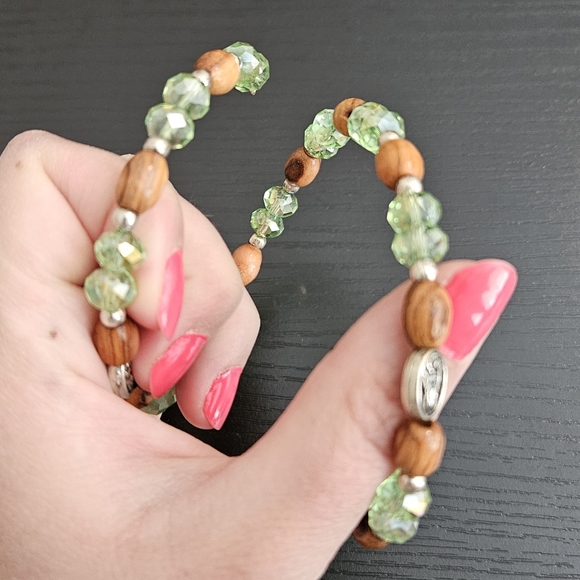 Green and brown coil bracelet with cross charm - Picture 4 of 6